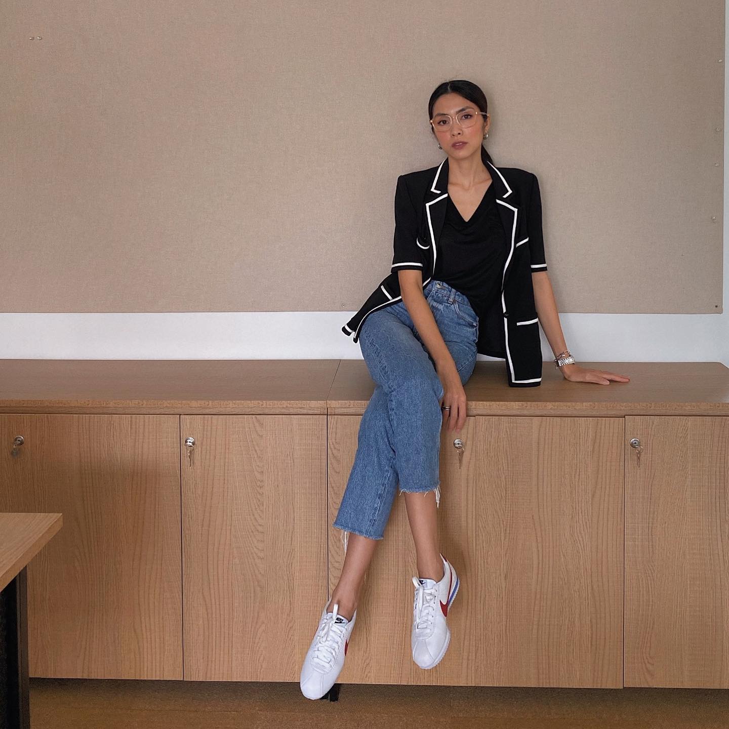 Mỹ nhân Việt có 10 cách diện quần jeans ống đứng đơn giản mà đẹp- Ảnh 8. Mỹ nhân Việt có 10 cách diện quần jeans ống đứng đơn giản mà đẹp- Ảnh 8.