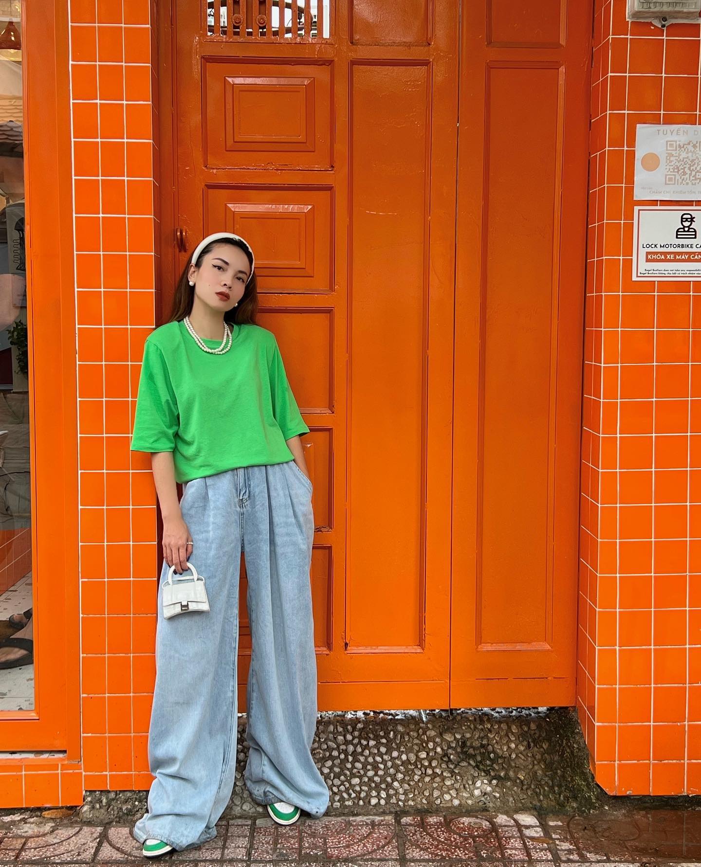 Yến Trang gợi ý 10 cách phối trang phục màu sắc nổi bật nhưng không "sến" cho phụ nữ trên 40 tuổi - Ảnh 6. Yến Trang gợi ý 10 cách phối trang phục màu sắc nổi bật nhưng không "sến" cho phụ nữ trên 40 tuổi - Ảnh 6.