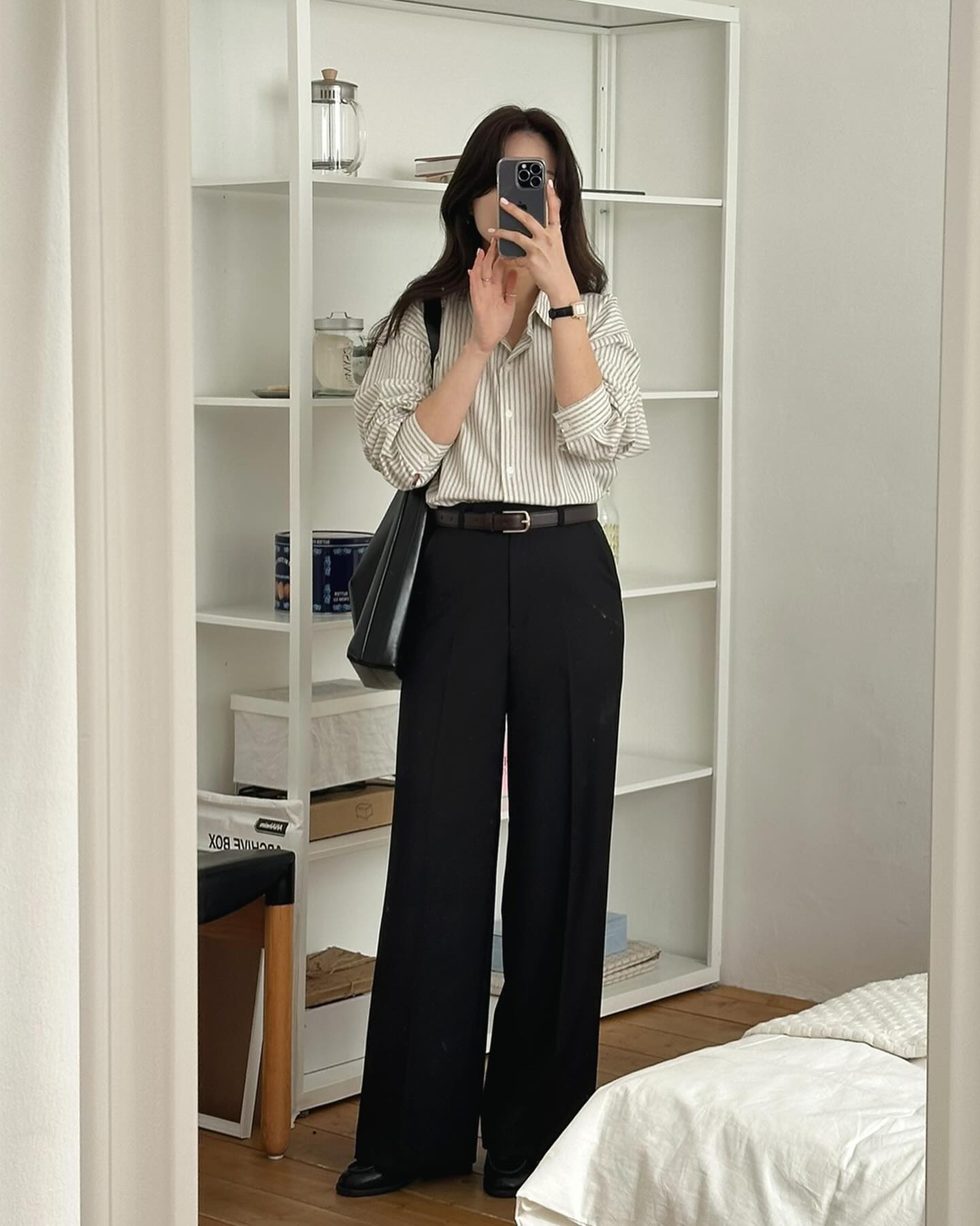 10 cách mặc đẹp với áo sơ mi tối giản trong mùa thu- Ảnh 8. 10 cách mặc đẹp với áo sơ mi tối giản trong mùa thu- Ảnh 8.