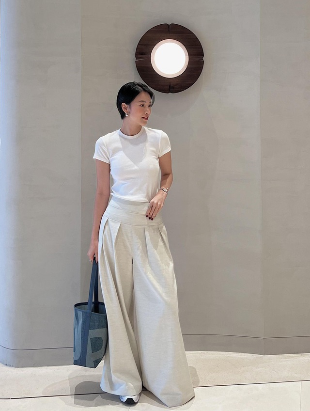Nàng hậu có phong cách mặc áo thun chuẩn thanh lịch, đáng tham khảo - Ảnh 5. Nàng hậu có phong cách mặc áo thun chuẩn thanh lịch, đáng tham khảo - Ảnh 5.