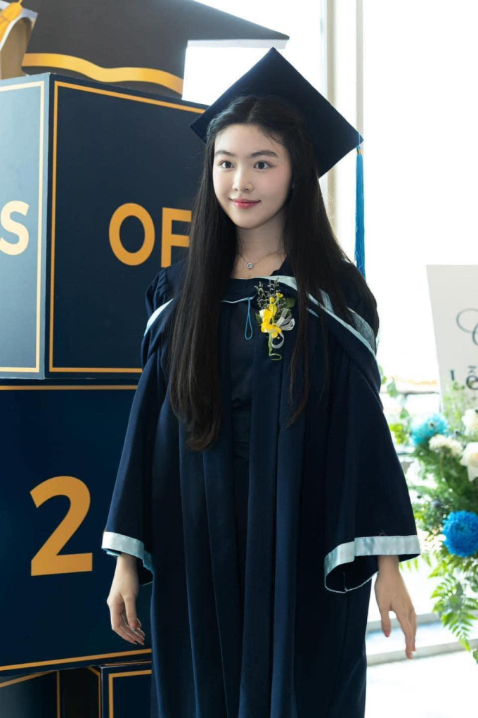 Loạt túi xách trăm triệu của con gái Quyền Linh - Ảnh 8. Loạt túi xách trăm triệu của con gái Quyền Linh - Ảnh 8.