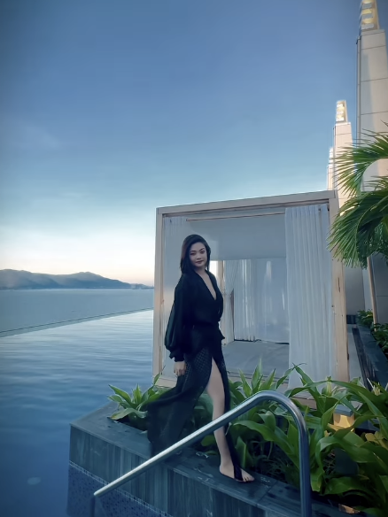 Nữ diễn viên 'Phía trước là bầu trời' gây bất ngờ khi diện bikini táo bạo- Ảnh 3. Nữ diễn viên 'Phía trước là bầu trời' gây bất ngờ khi diện bikini táo bạo- Ảnh 3.