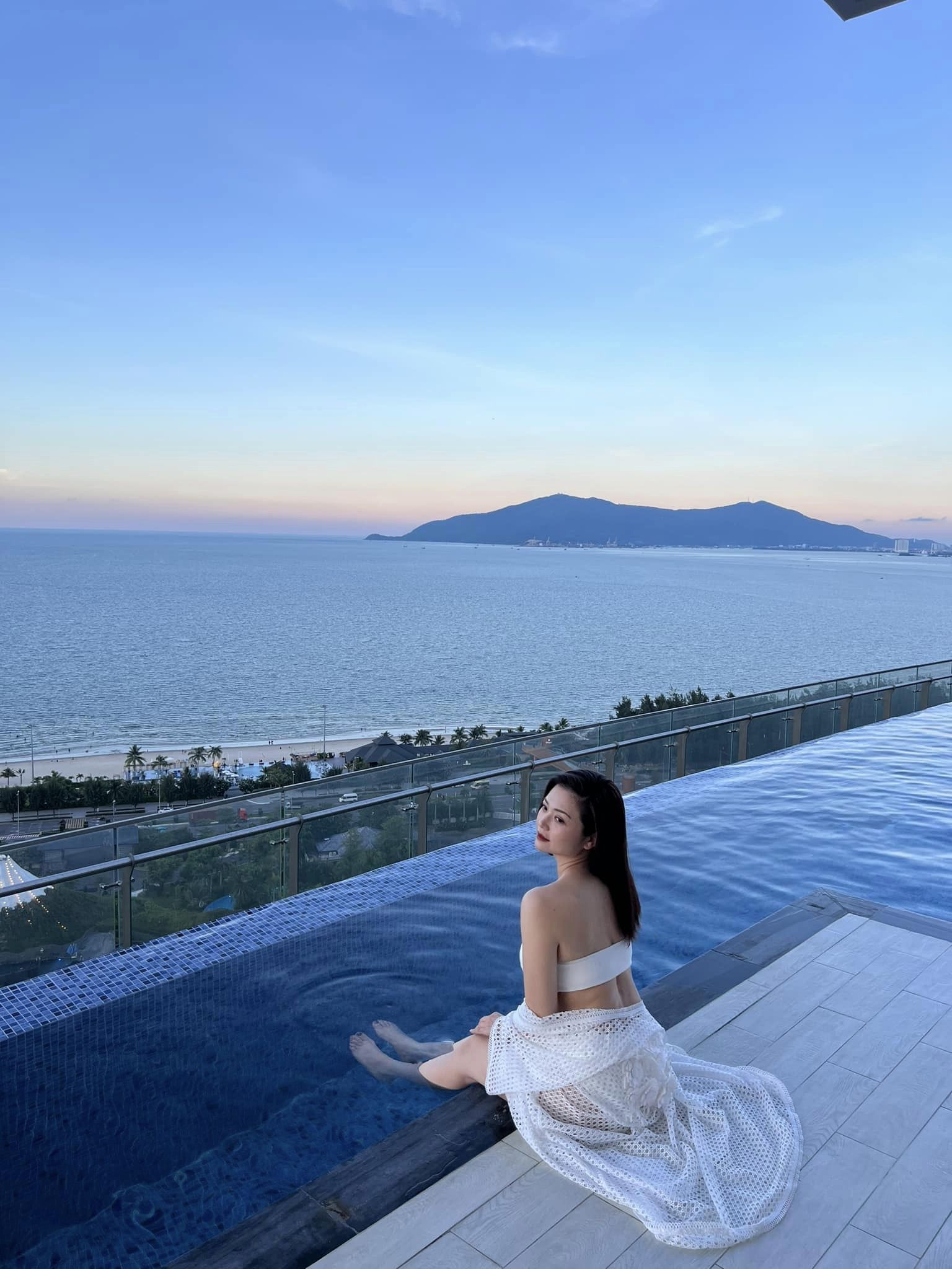 Nữ diễn viên 'Phía trước là bầu trời' gây bất ngờ khi diện bikini táo bạo- Ảnh 2. Nữ diễn viên 'Phía trước là bầu trời' gây bất ngờ khi diện bikini táo bạo- Ảnh 2.